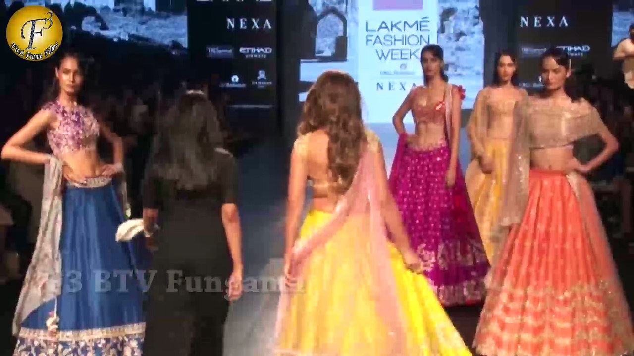 Nargis Fakhri & Vaani Kapoor On Ramp For Anushree Reddy & Paras Modi LFW 17
