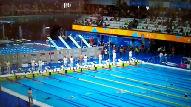 Ce nageur espagnol ne plonge pas au départ pour rendre hommage aux victimes de Barcelone