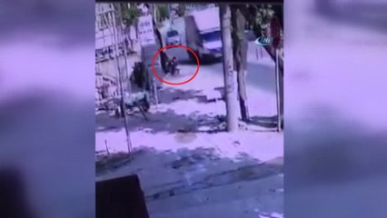 İşçiler Yere Böyle Çakıldı: Bebekli Kadın Kıl Payı Kurtuldu