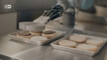 Hamburger hazırlayan robot