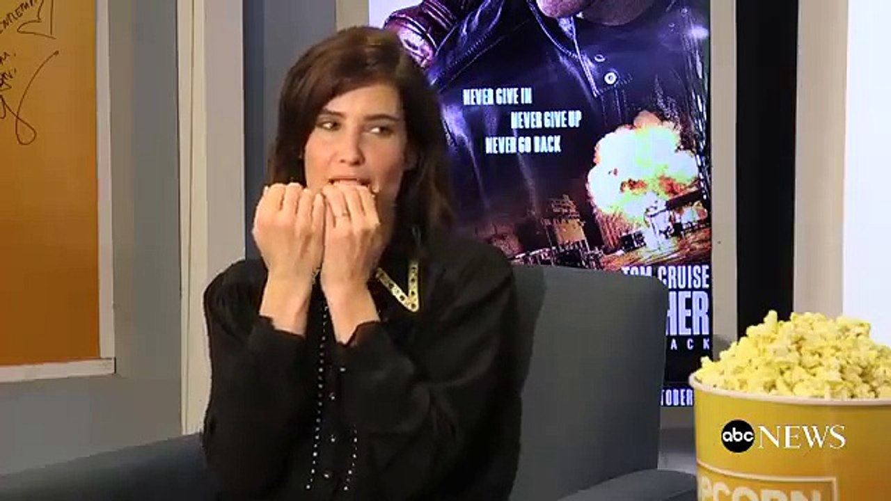Cobie Smulders Channels Bob Dylan to Sing Robin Sparkles Lets Go To The Mall