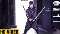 Vidyut Jamwal Performs LIVE Sword Stunt At Lakme Fashion Week 2017