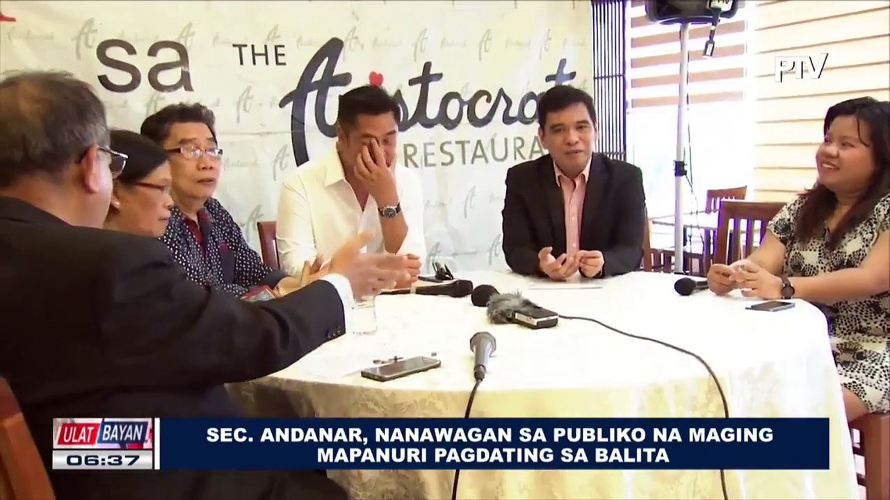 Sec. Andanar, nanawagan sa publiko na maging mapanuri pagdating sa balita