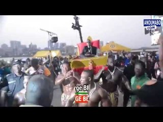 L'arrivée de SERGE BEYNAUD sur scène