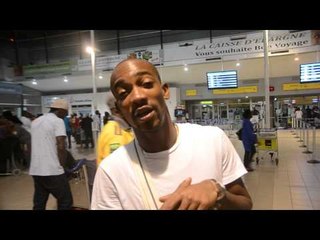 YABONGO LOVA à l’aéroport pour son départ sur Paris