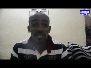 Yabongo Lova en chant pour ses Fans