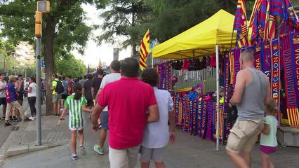 مؤيدو فريق برشلونة يتابعون حياتهم رغم اعتداءي كاتالونيا