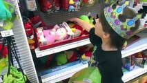 MEGA toy haul from TOYS R US.Pokemon, tsum tsums, giant candy, shoppies, twozies and so mu