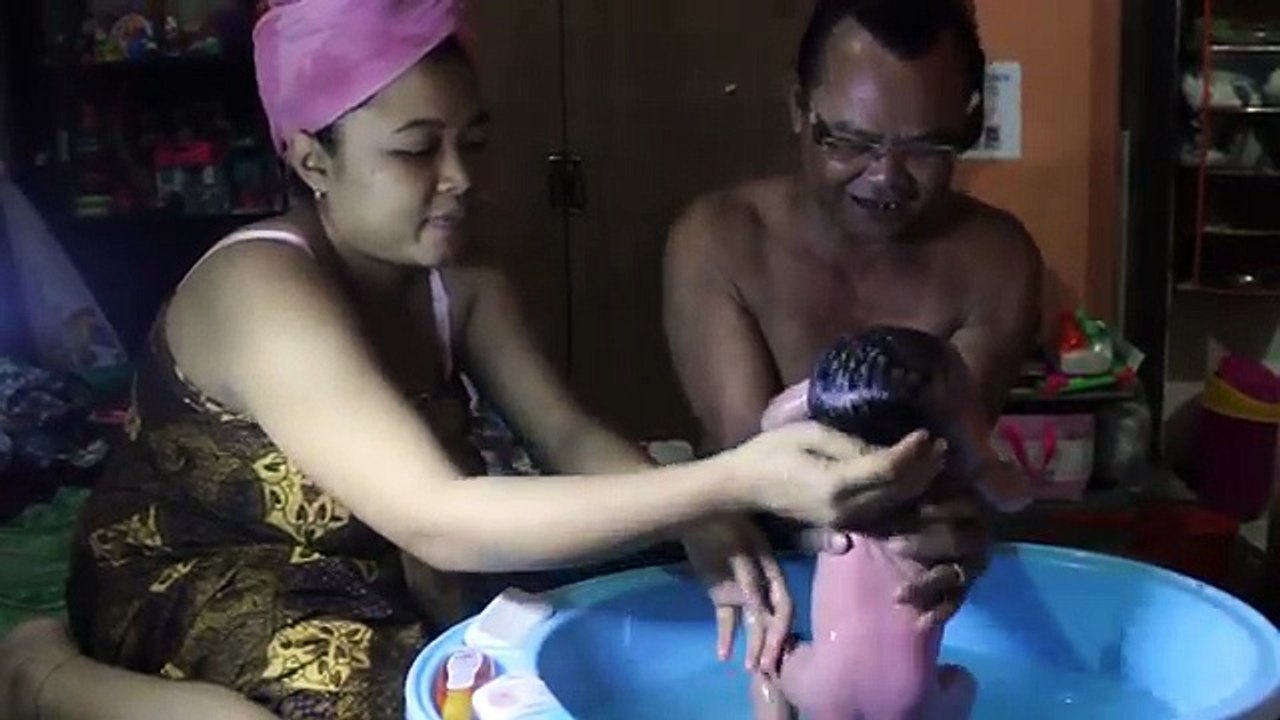 Bebé baño días día antiguo tiempo edad ducha del bebé lindo 4 4