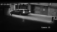 Une BMW tombe du 7e étage d'un parking et s'écrase sur le sol