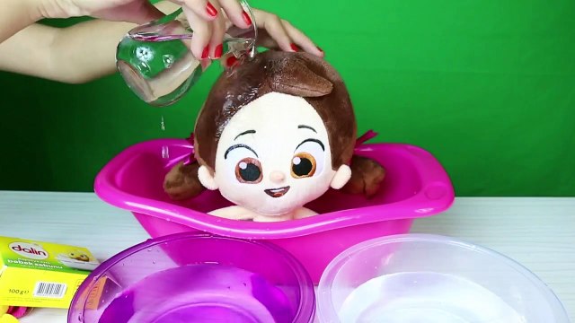Niloya Hem Sıcak Su ile Hemde Soğuk Su ile Yıkanıyor - Niloya Çizgi Film