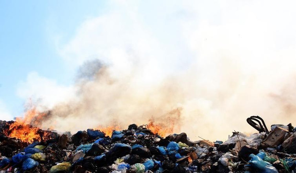 Bodrum'da katı atık depolama alanında yangın