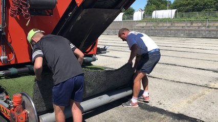 Dépose du revêtement synthétique du complexe Moulin Boisseau - Craquefou (44)