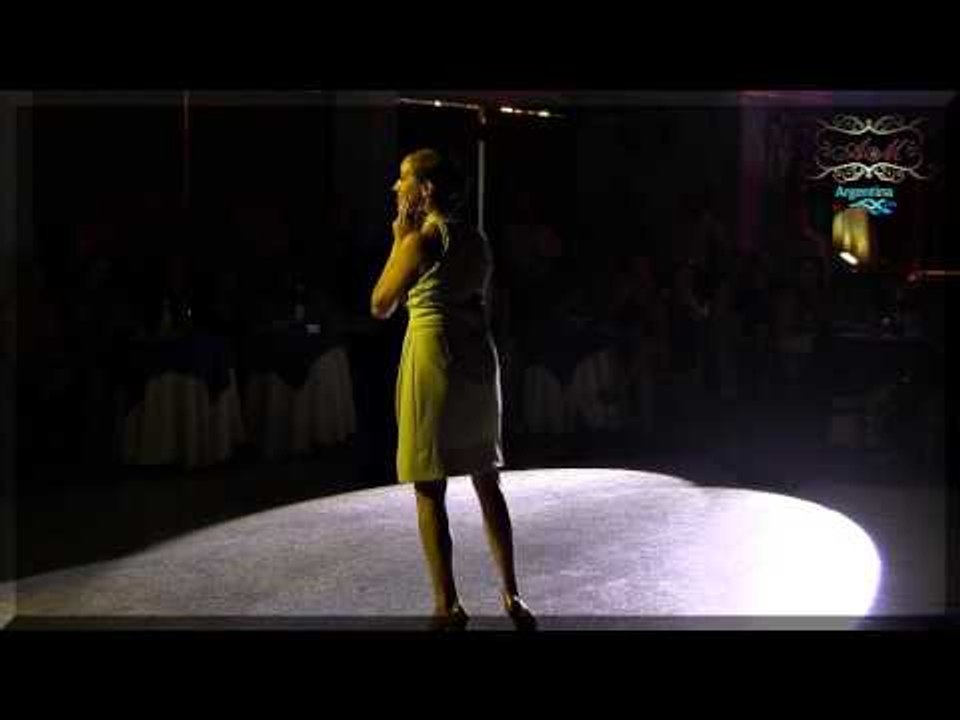 Rebecca O'Laoire presentando su milonga Fruto Dulce