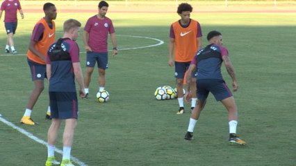 Tải video: Man City players need to 'compete' for places - Guardiola