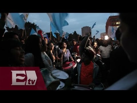 Guatemaltecos celebran renuncia de Otto Pérez Molina / Vianey Esquinca