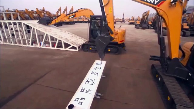 Un concours de pelleteuses incroyable en Chine !