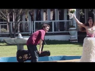 Ella es tan cargosa - 7 acordes (video oficial)