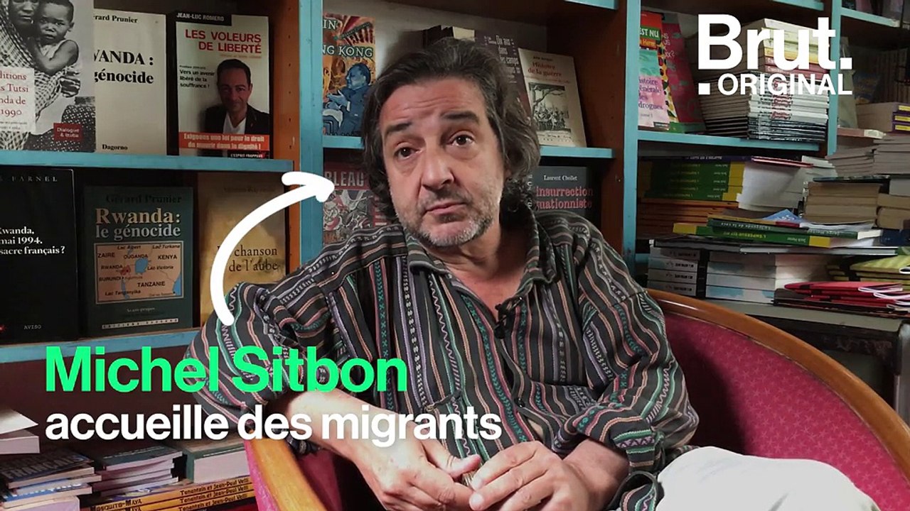 "On ne peut pas laisser les gens à la rue" : il accueille des migrants tous les soirs dans sa librairie à Paris