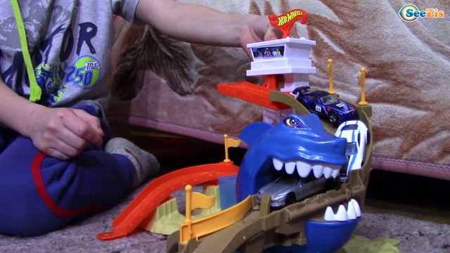 Скелет пробирается в наш дом и нападает на спящих детей!