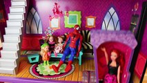 Et par par maison de poupées gelé hanté enfants manoir monstre homme araignée avec elsa Disne barbie