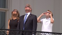 Trump watches the solar eclipse