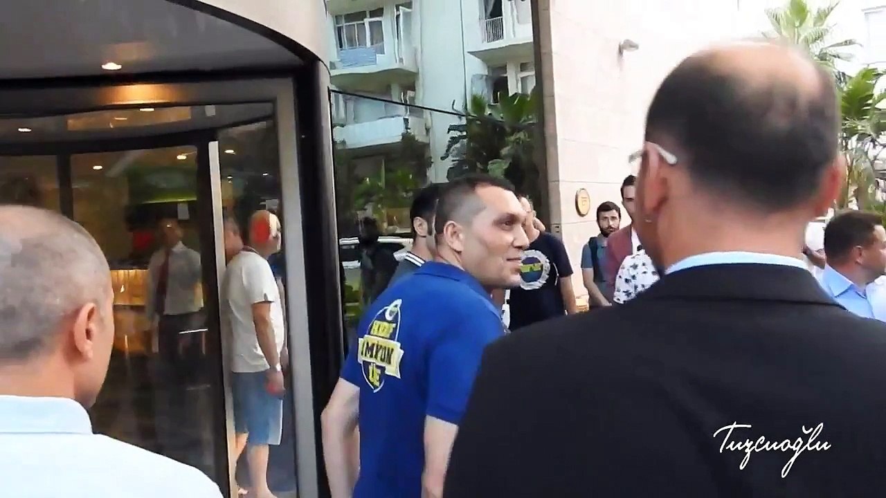 Aziz Yıldırım ve Hüseyin Samut Ramada Plaza'ya Giriş