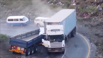 Il perd le controle de son camion en pleine descente et percute un autre camion arreté