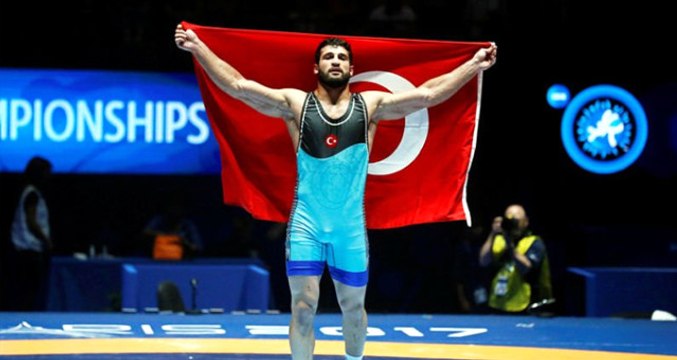 Dünya Güreş Şampiyonası'nda Metehan Başar, Altın Madalya Kazandı