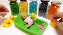 Bébé poupée bain temps Apprendre les couleurs avec gelée haricot bébé bouteilles avec jouets à lintérieur