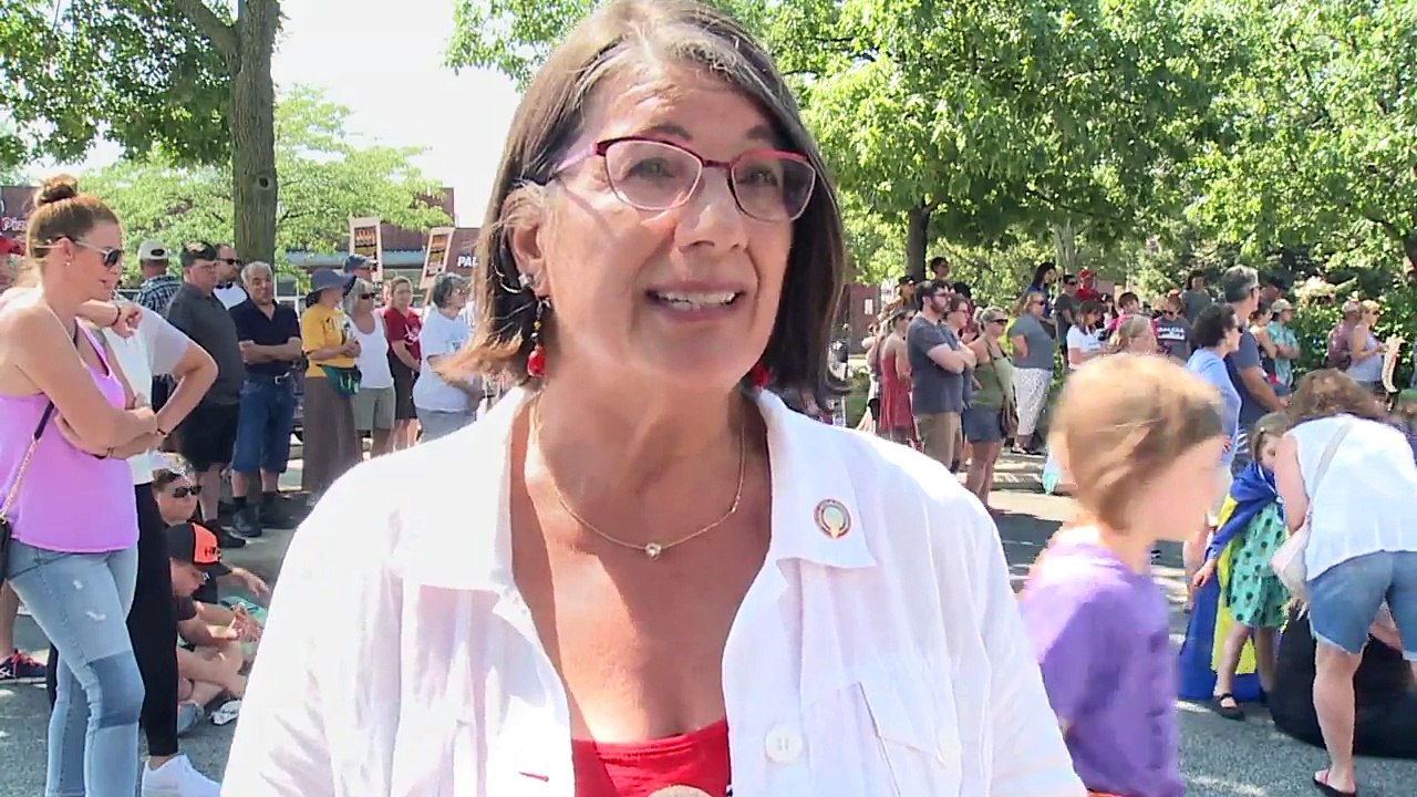 Teachers Replace Hateful Graffiti Found on Sidewalk with Messages of Love