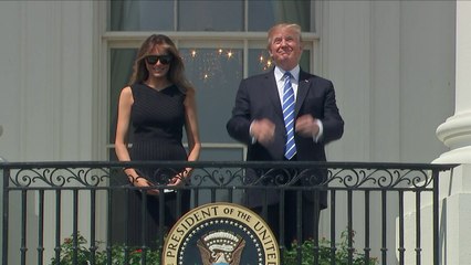 La famille Trump regarde l'éclipse solaire à la Maison Blanche