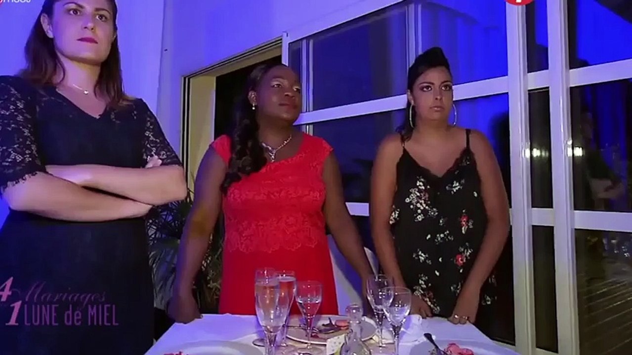 4 mariages pour 1 Lune de miel .- Il ne veut pas porter sa femme car elle est trop grosse