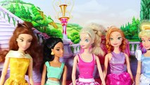 Naissance elsa ami (e) gelé marié enceinte histoire emmêlés Elsa rapunzel flynn barbie parod