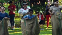 Lomba panjat pinang berakhir maut di Bandung - TomoNews