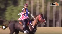 Aksi Sultan Mizan raih emas acara sukan kuda lasak