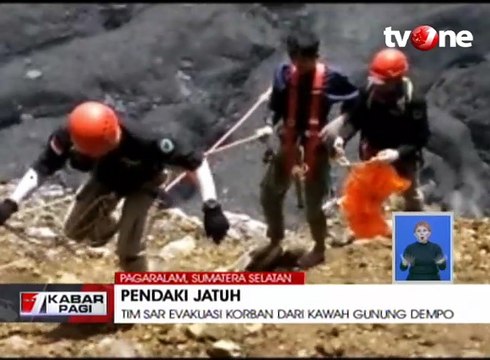 Tim SAR Evakuasi Pendaki Jatuh di Kawah Gunung Dempo
