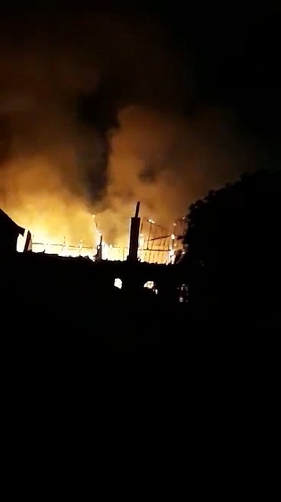Leuze en Hainaut :   Violent incendie plus que probablement criminel dans une ancienne école 2