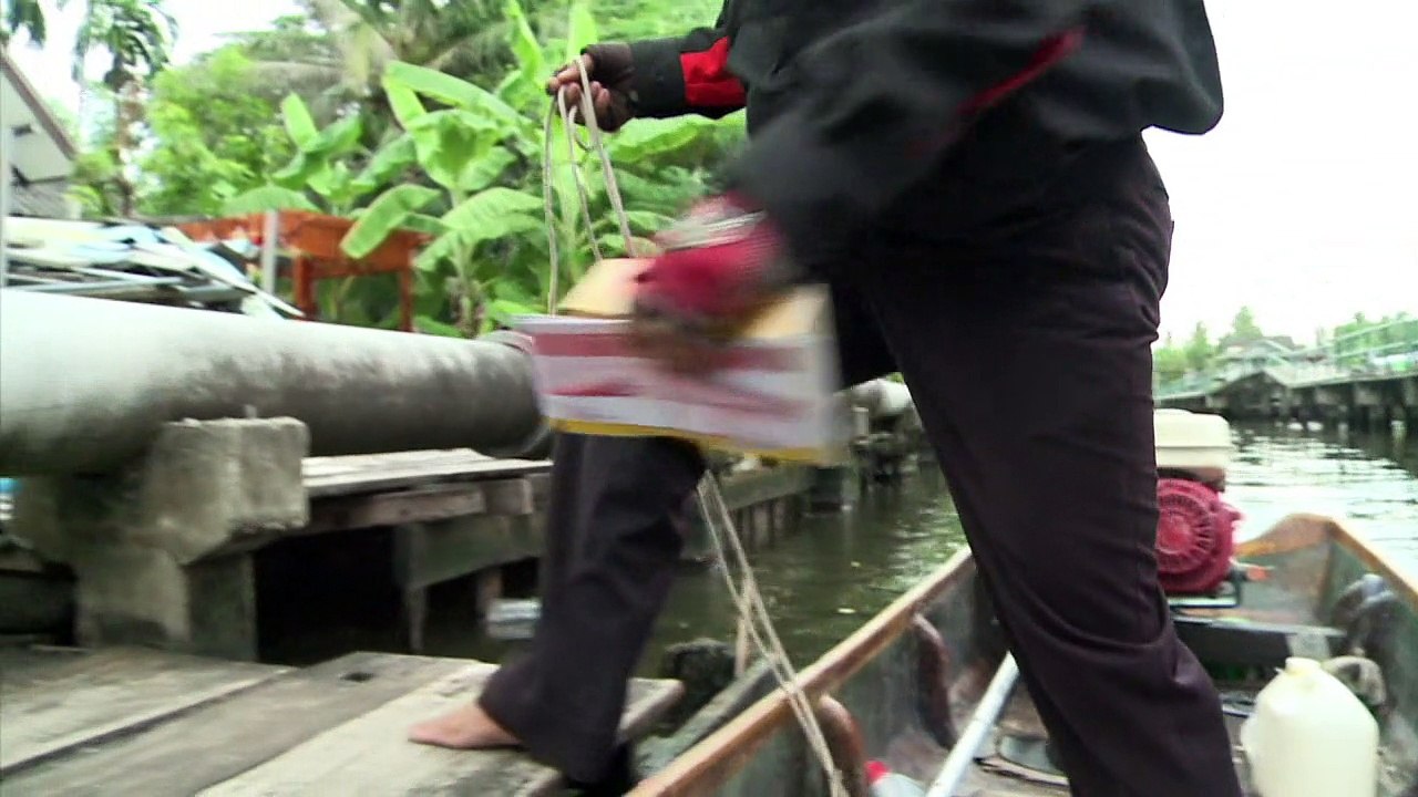 Bangkoks letzte Wasser-Postboten