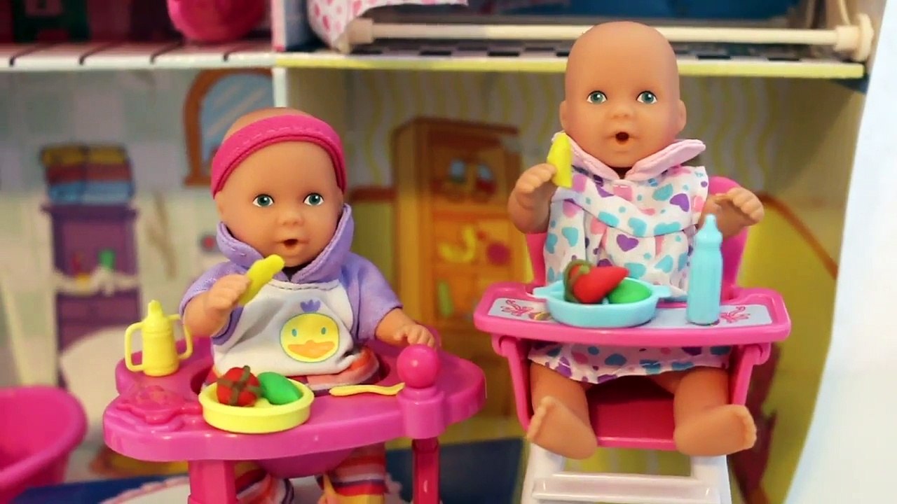 Baby Doll Potty Training - Barbie baby dolls eat & poop fun potty toy ...