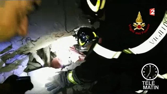 Séisme en Italie près de Naples: Deux femmes tuées mais des enfants seraient encore en vie coincés sous les d