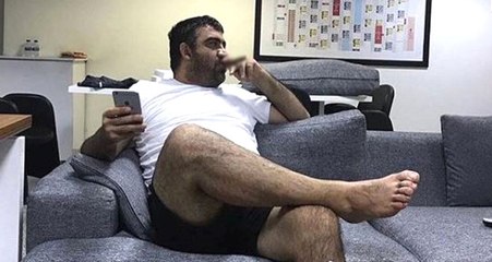 Ümit Özat, Sosyal Medyada Çıkan Fotoğrafına Kızdı: Puro da İçerim İçki de, Kime Ne?