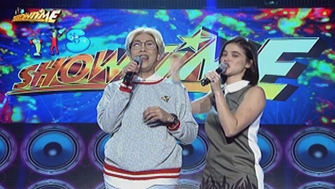 It's Showtime Miss Q & A: Anne asks Vice Ganda...