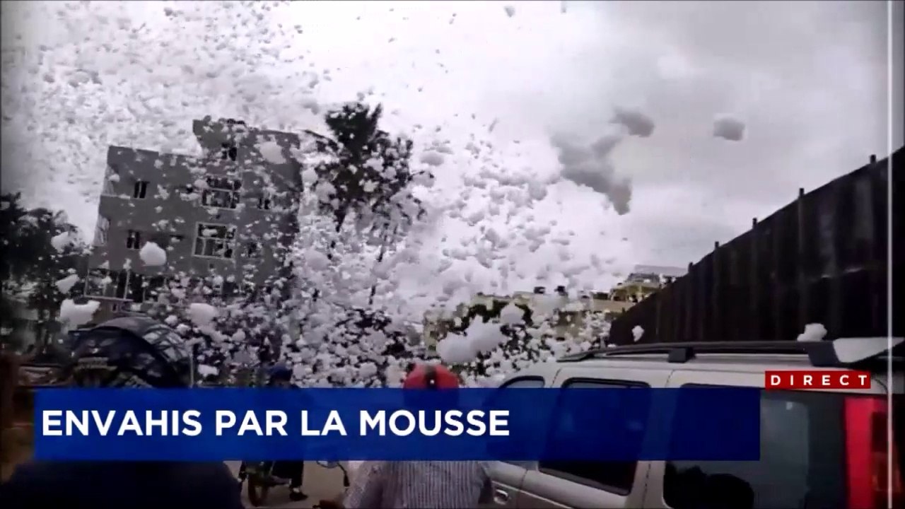 Une mousse toxique recouvrent les rues de cette ville d'Inde