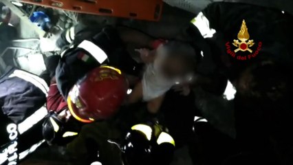 Italie/séisme: un bébé sorti vivant des décombres