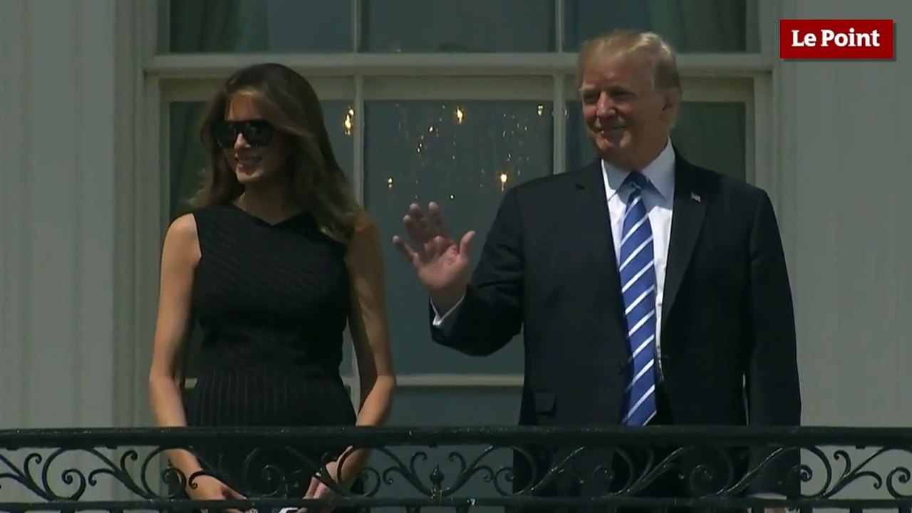 Quand Donald Trump regarde l'éclipse sans lunettes