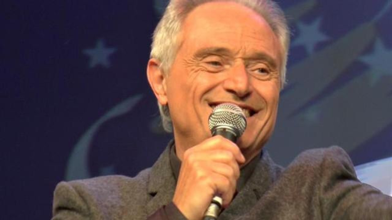 Amedeo Minghi in prognosi riservata: le condizioni di salute del cantante
