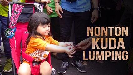 Arsy Terpukau Menyaksikan Atraksi Kuda Lumping di Malang - Cumicam 22 Agustus 2017