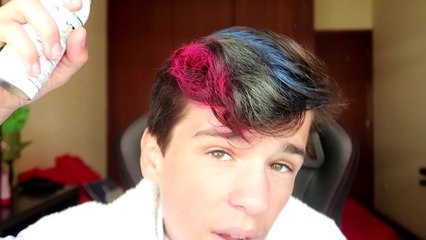PINTEI O CABELO DE ARCO-ÍRIS
