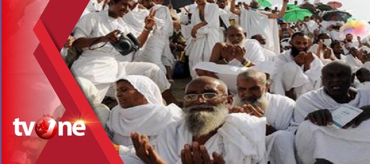 Jemaah Berdzikir dan Berdoa Saat Wukuf di Padang Arafah